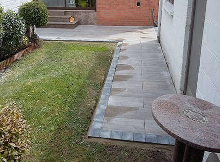 terrasse de jardin en pavé et carrelage